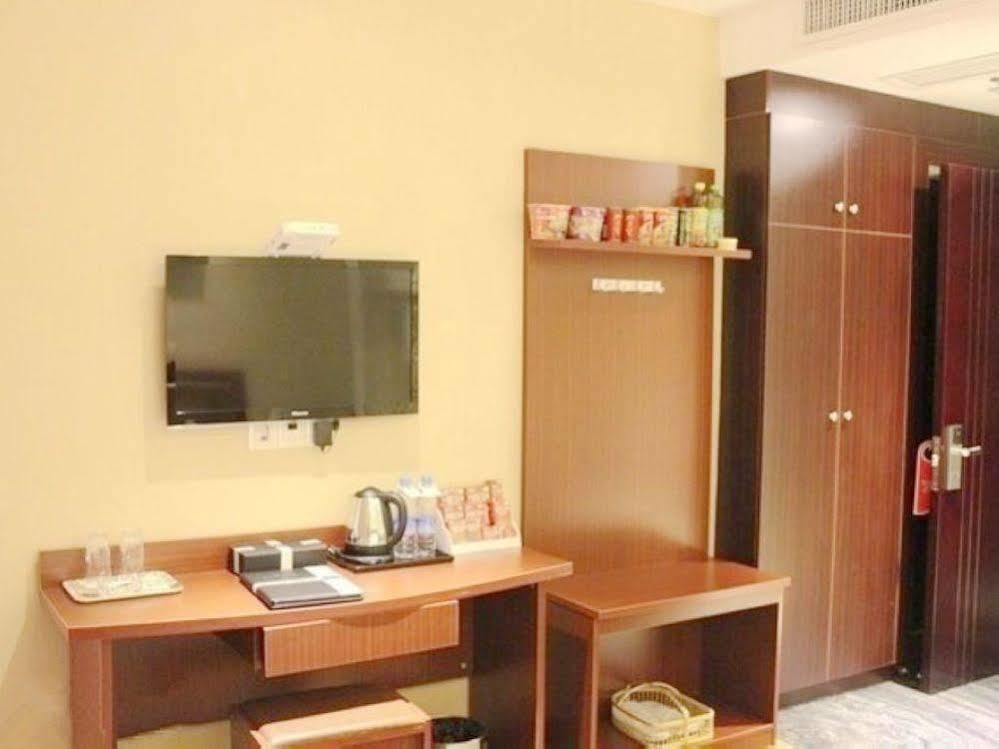 Mo'Er Holiday Hotel Nantong Exterior photo